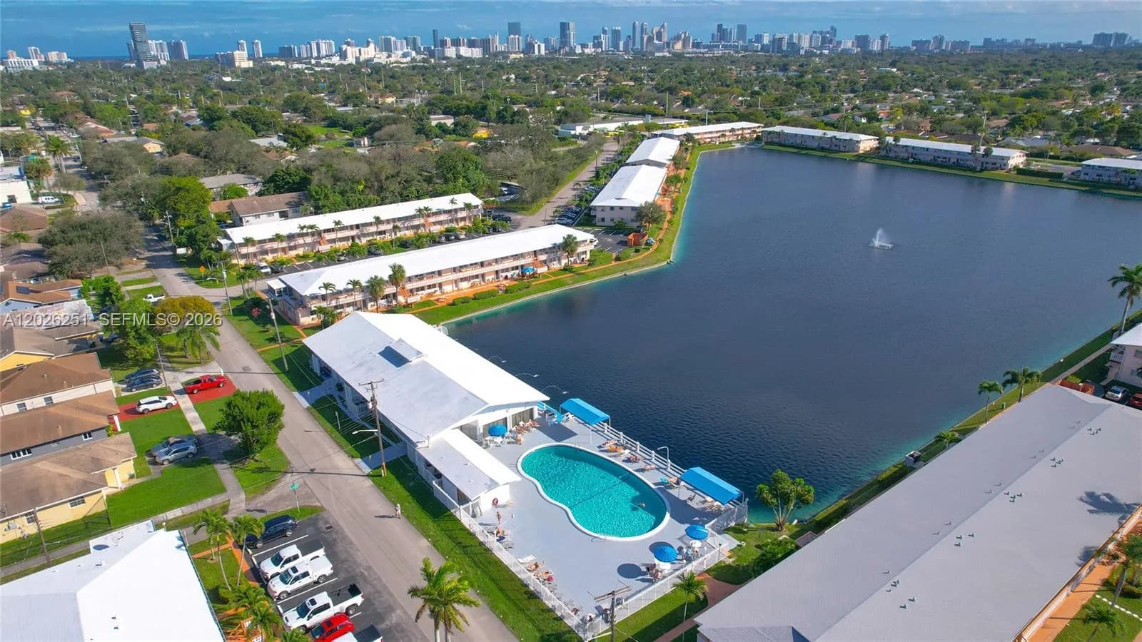 820 SW 11 Street # 4B, Hallandale Beach, FL 33009