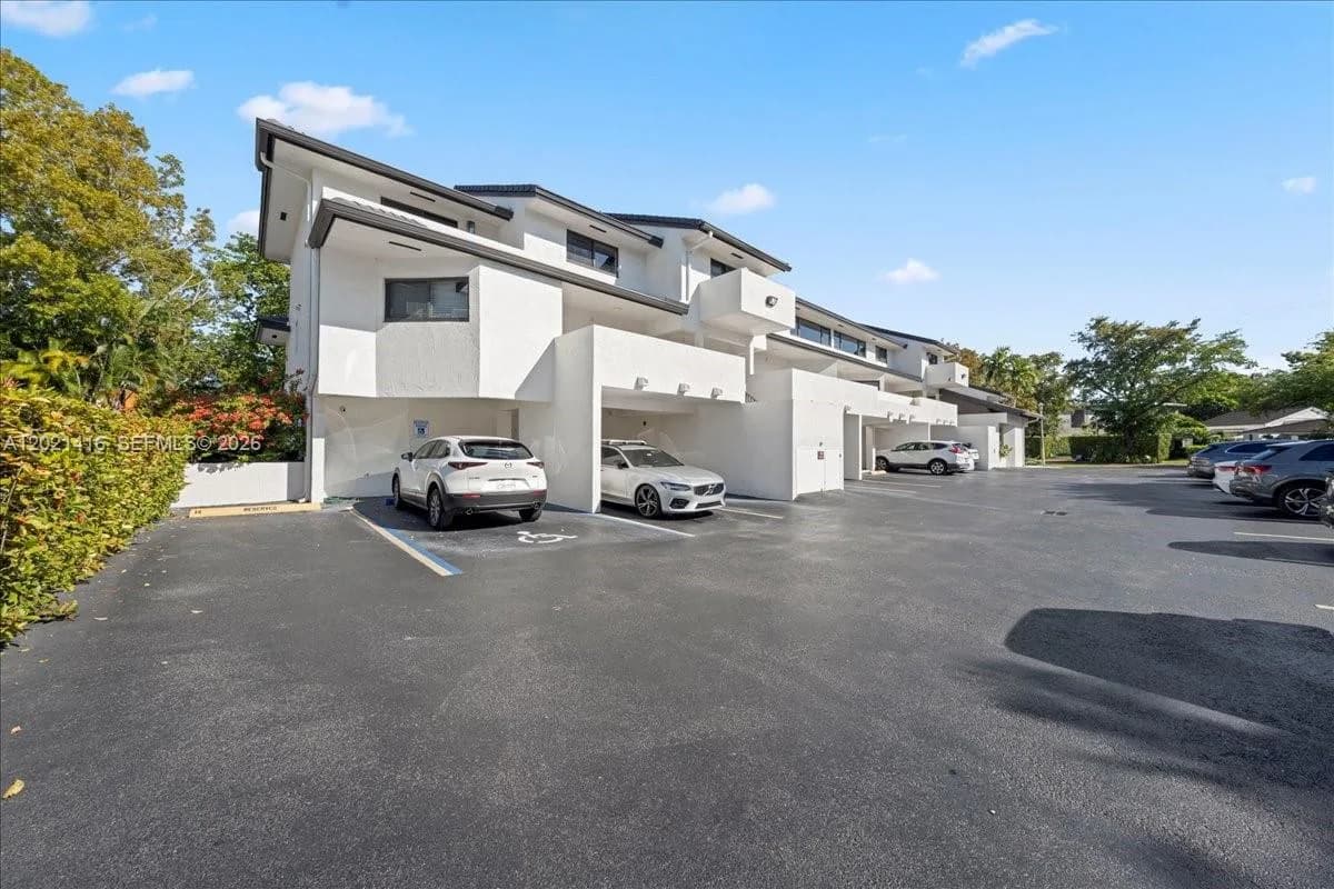 5750 Turin St # 207, Coral Gables FL 33146