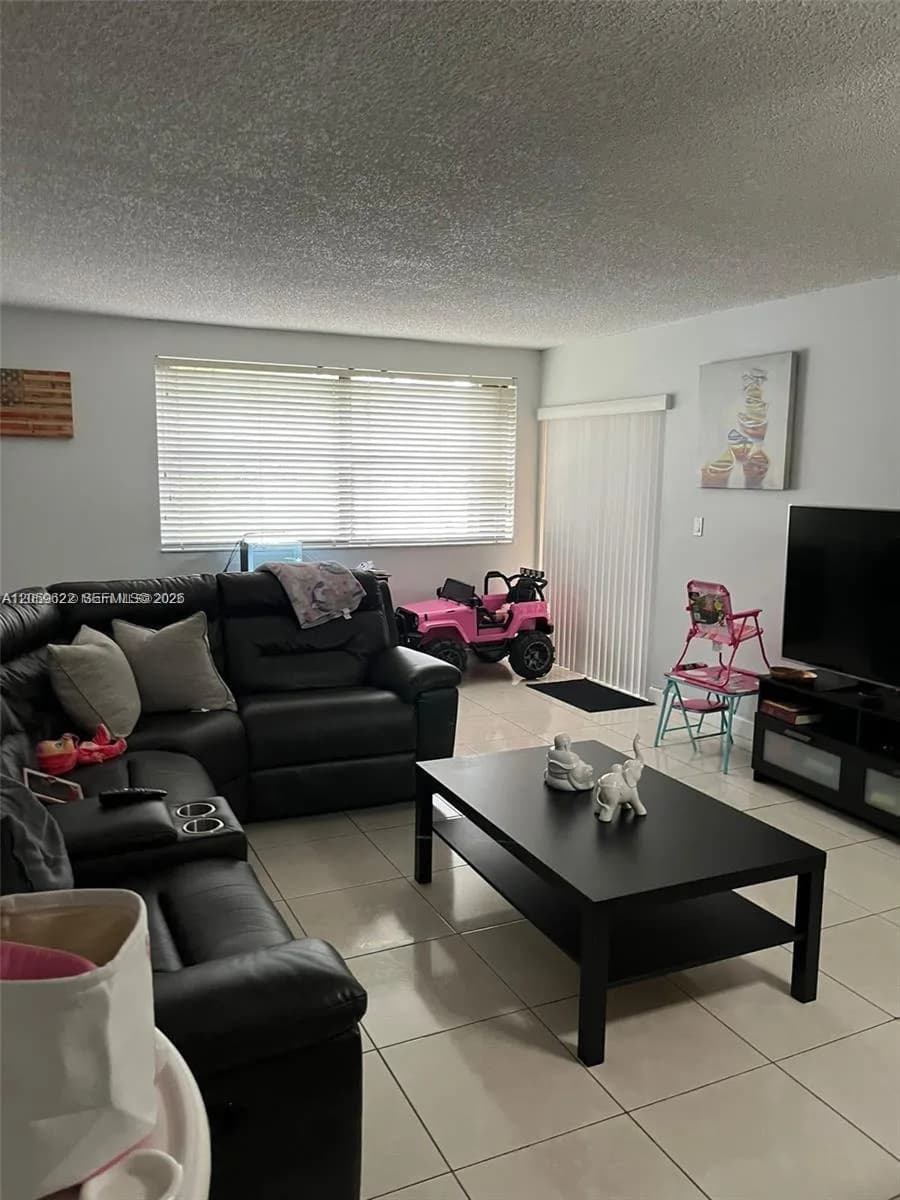 10135 NW 9th St Cir # 5-208, Miami, FL 33172