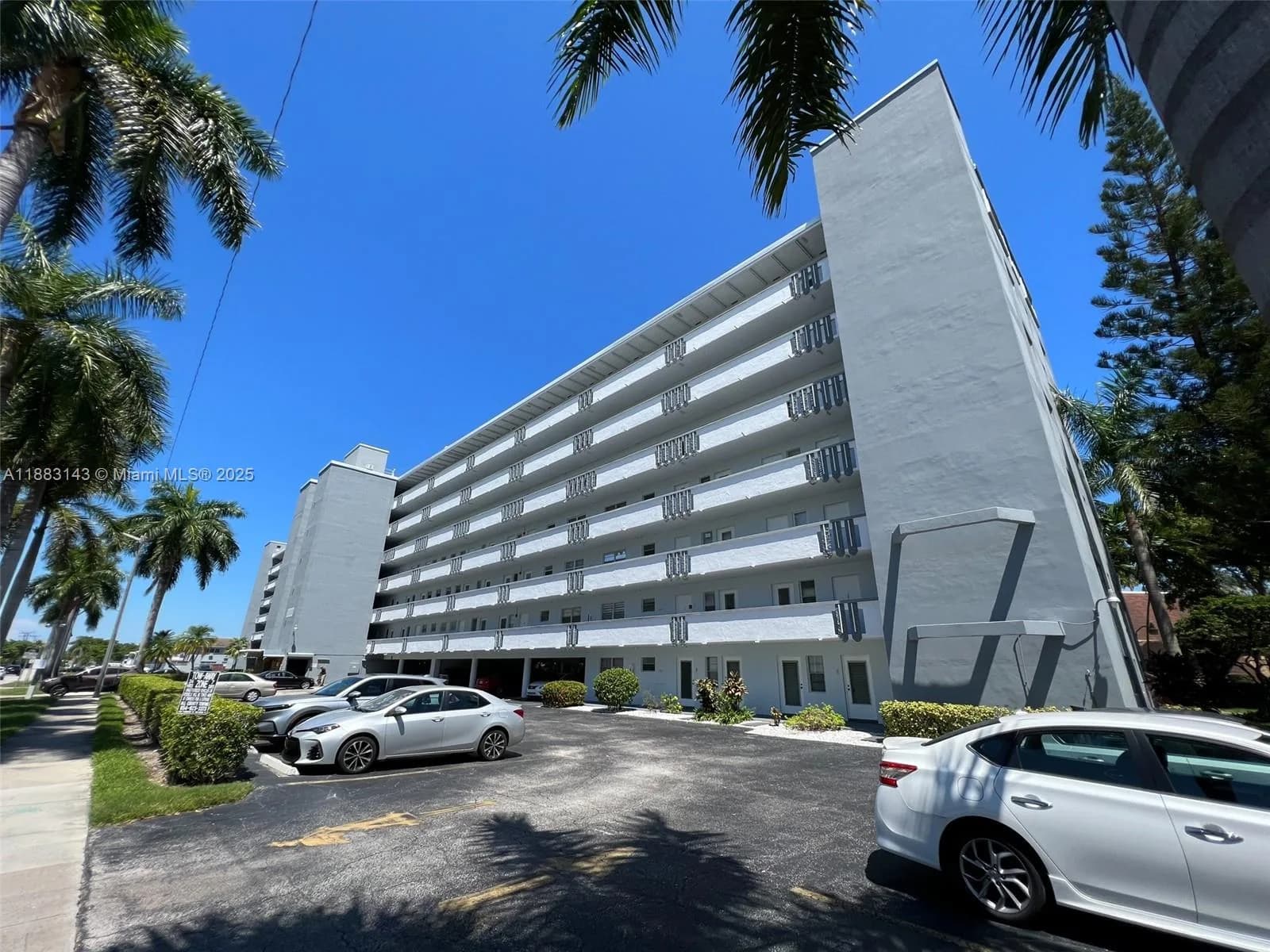 1000 NE 14th Ave # 207, Hallandale Beach, FL 33009