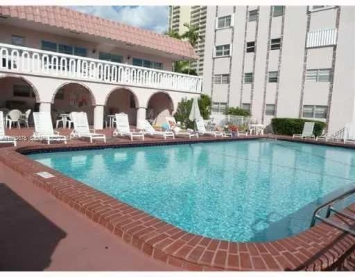 3181 S Ocean Dr # 304, Hallandale Beach FL 33009
