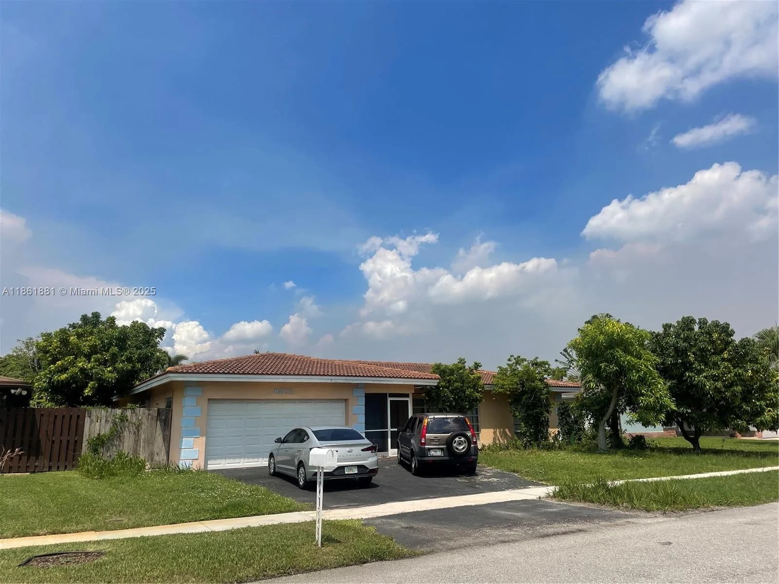 8203 NW 73rd Ter, Tamarac FL 33321