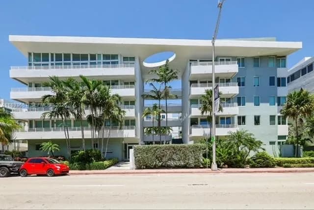 7800 Collins Ave # 203, Miami Beach, FL 33141
