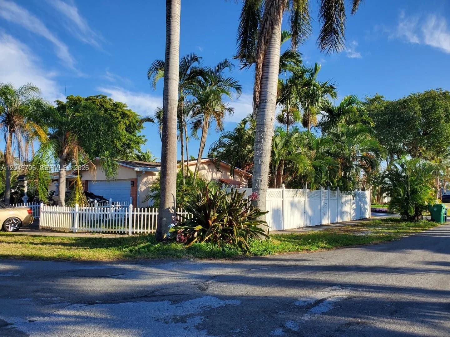 804 NW 8th St, Dania Beach FL 33004