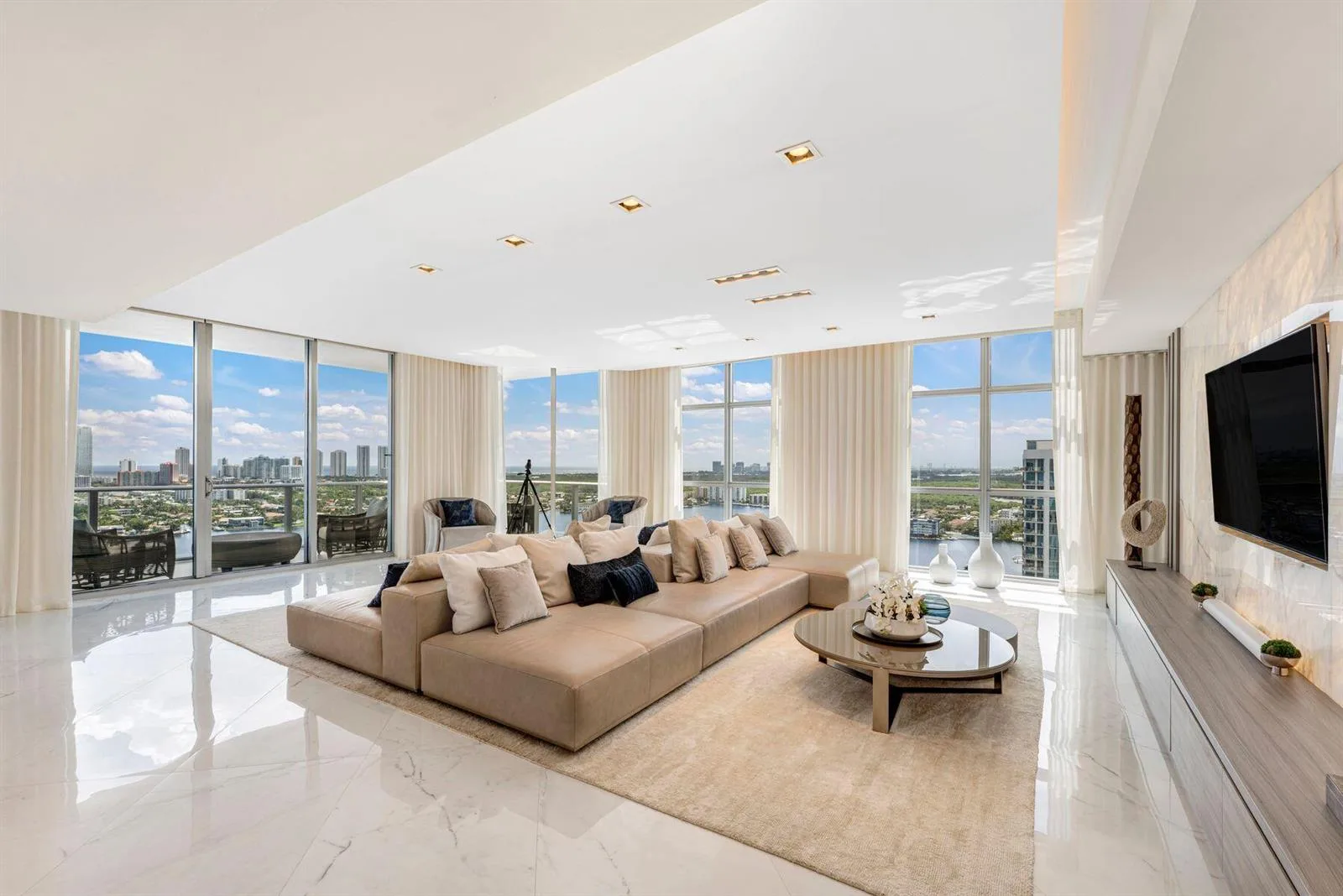 17301 Biscayne Boulevard # Ph-7, North Miami Beach FL 33160