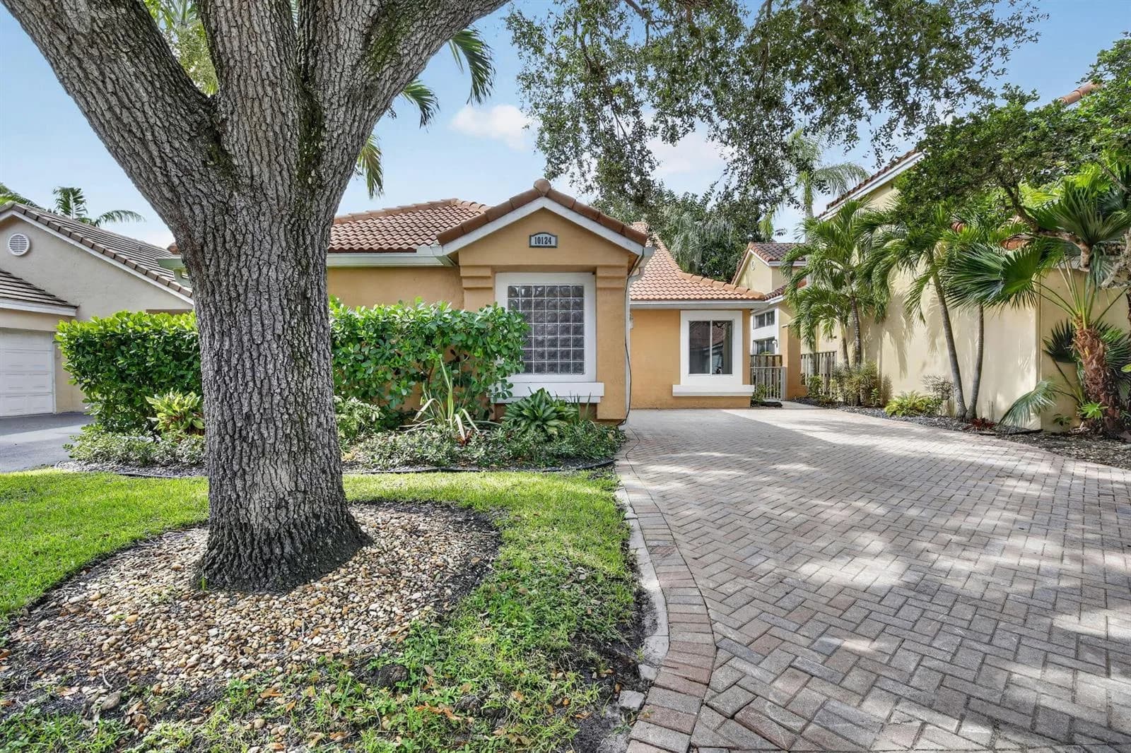 10124 NW 4th Street, Plantation FL 33324