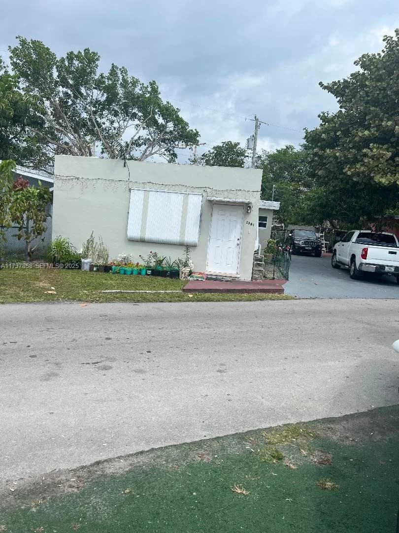2381 NE 137 ST, North Miami Beach FL 33181