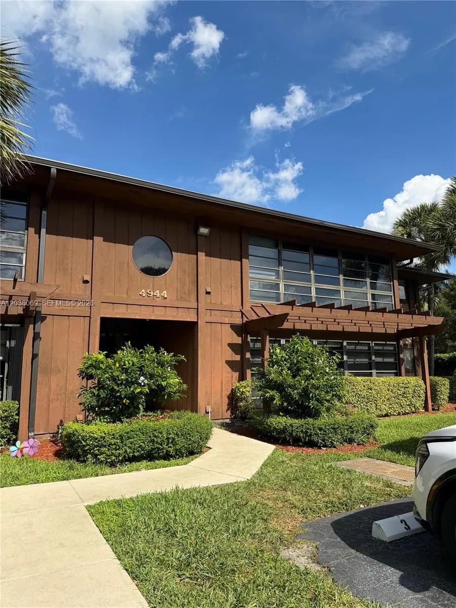 4944 NW 102nd Ave # 204-3, Doral FL 33178