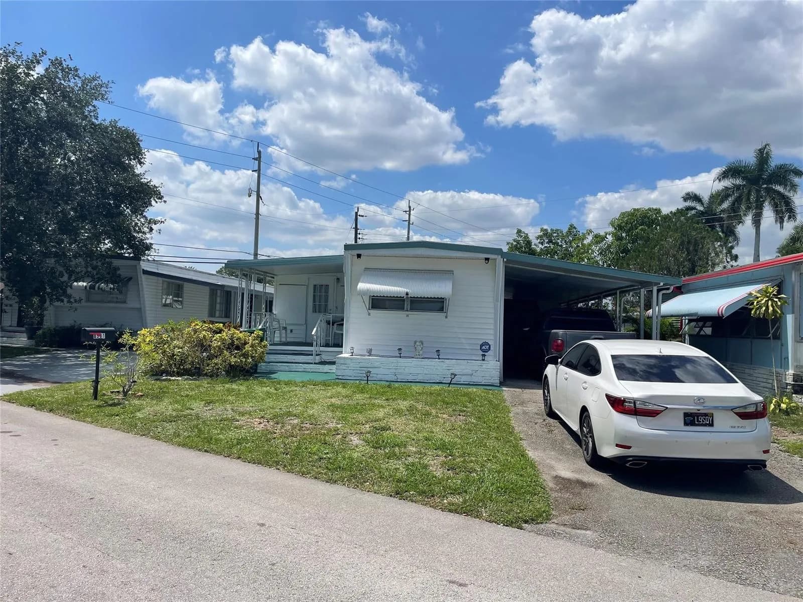8581 SW 20th Place, Davie FL 33324