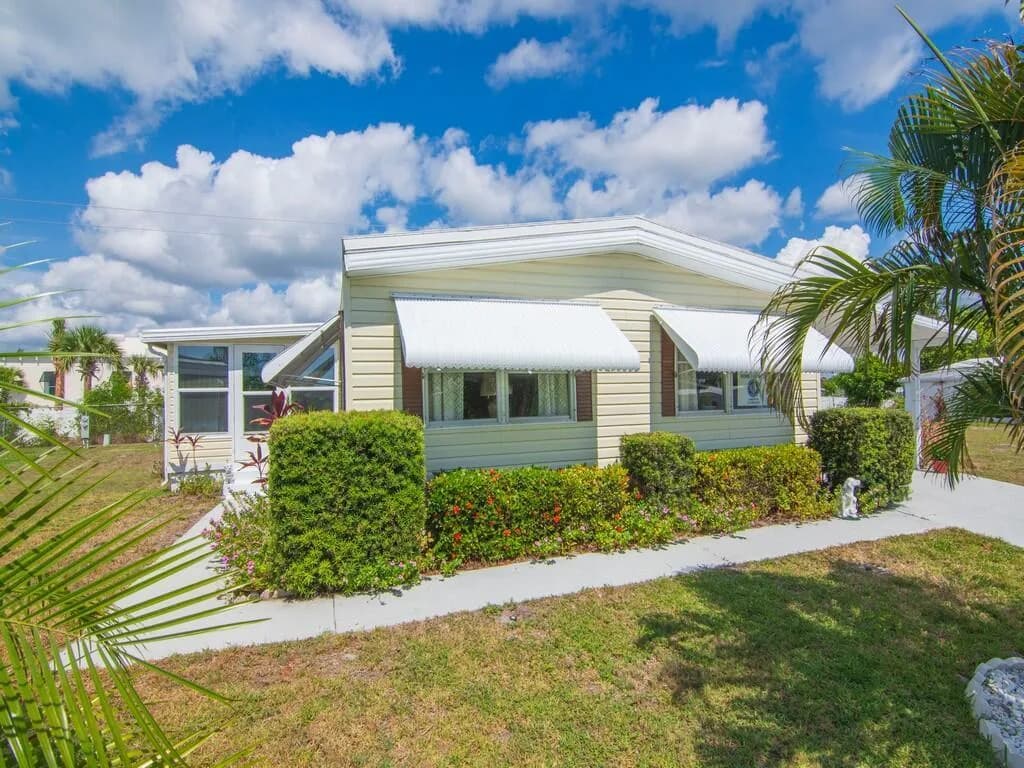 196 NE Emerald Drive, Jensen Beach FL 34957