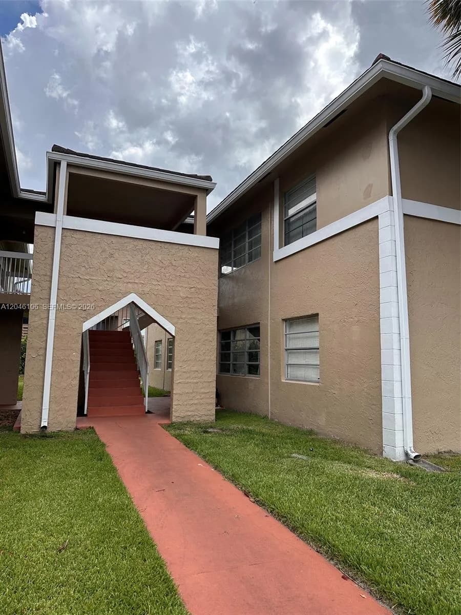 9976 Twin Lakes Dr # 35-E, Coral Springs FL 33071