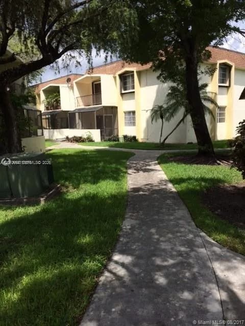 7847 Miller Dr # A205, Miami, FL 33155