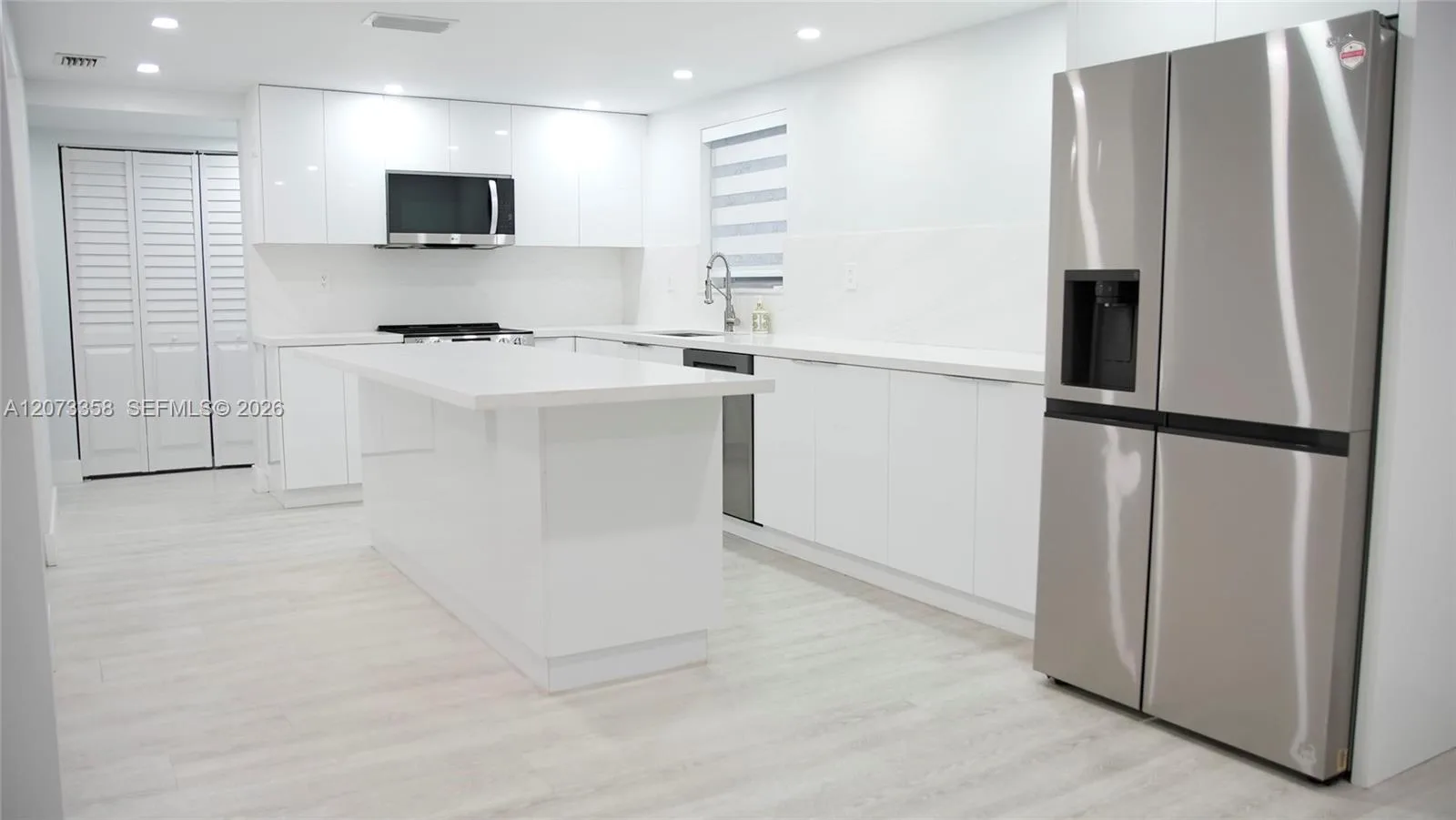 9357 Fontainebleau Blvd # D309, Miami, FL 33172