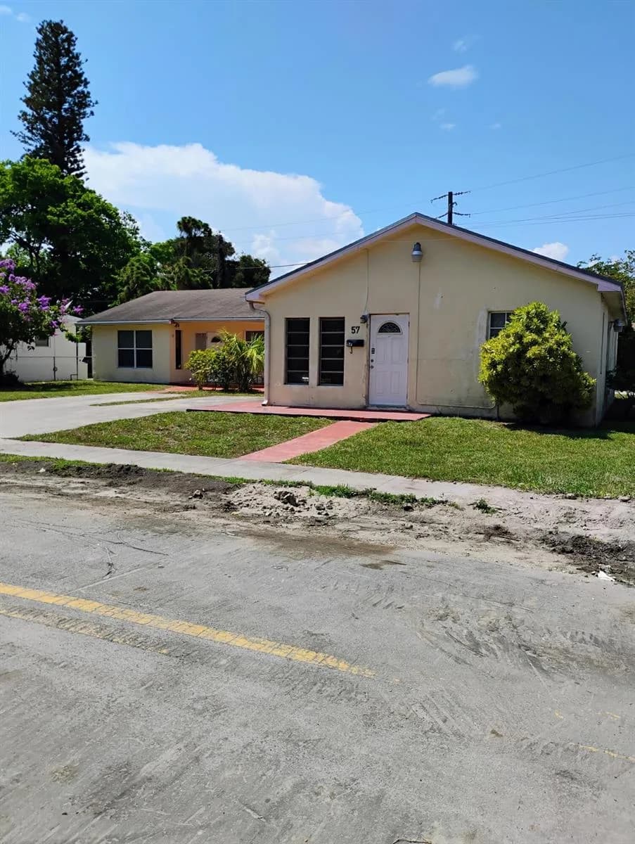 57 SE 12th Street, Dania Beach FL 33004
