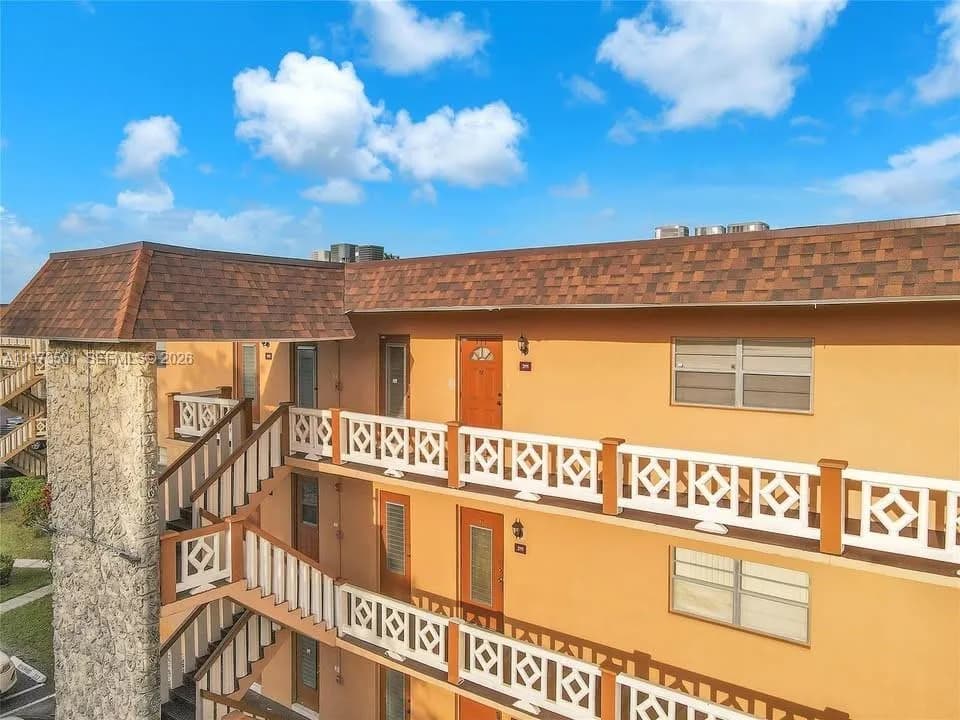 5021 W Oakland Park Blvd # 104, Lauderdale Lakes FL 33313