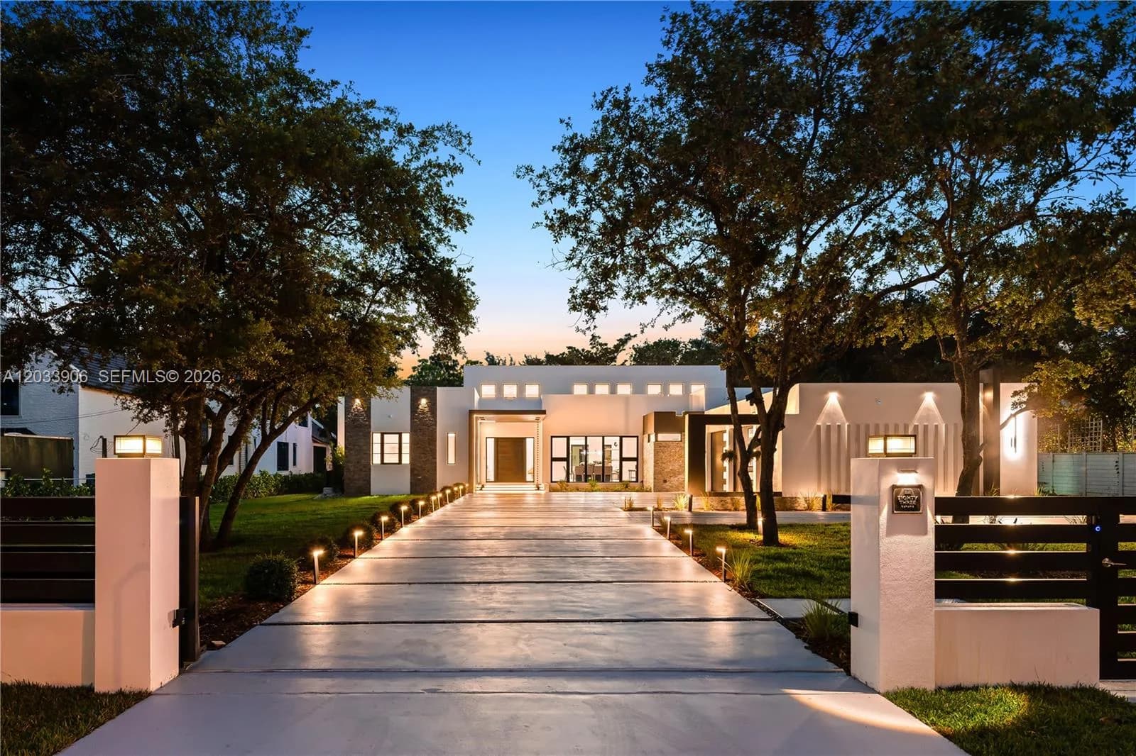 6200 SW 83 Av, Miami FL 33143
