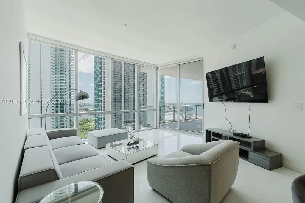 851 NE 1st Ave # 2303, Miami FL 33132