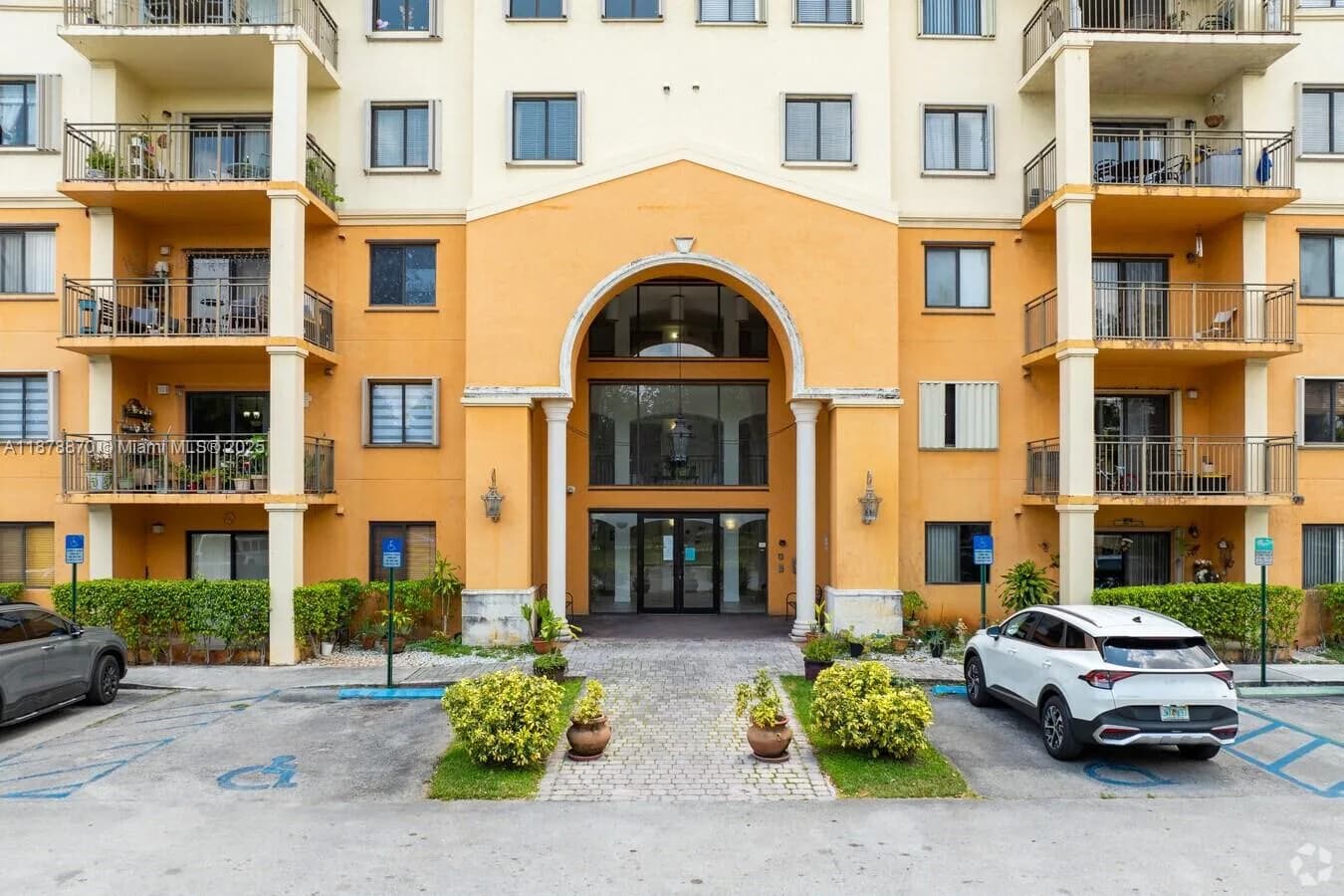 9340 Fontainebleau Blvd # W206, Miami, FL 33172