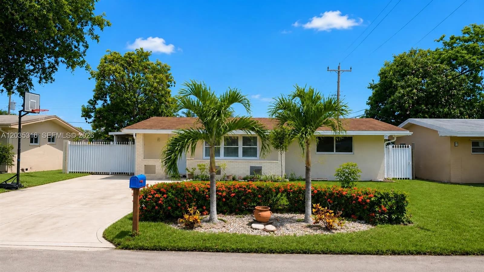 7611 NW 15th Ct, Pembroke Pines, FL 33024