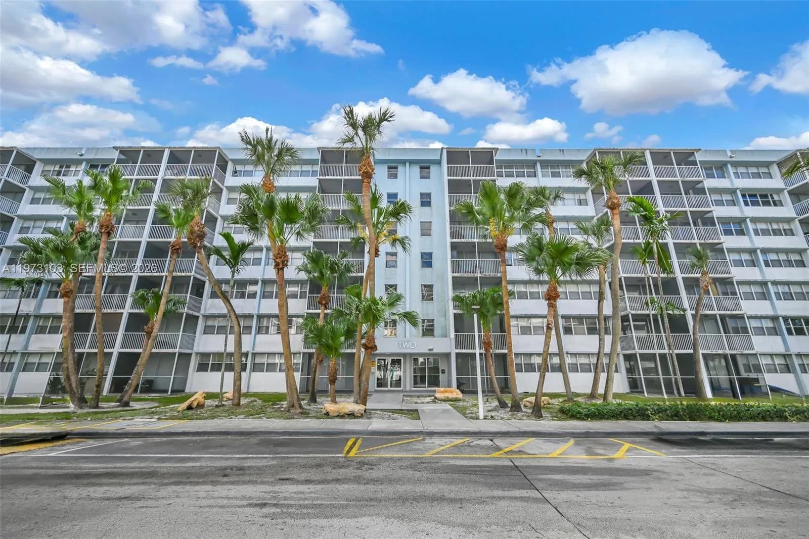 700 NW 214th St # 321, Miami Gardens FL 33169