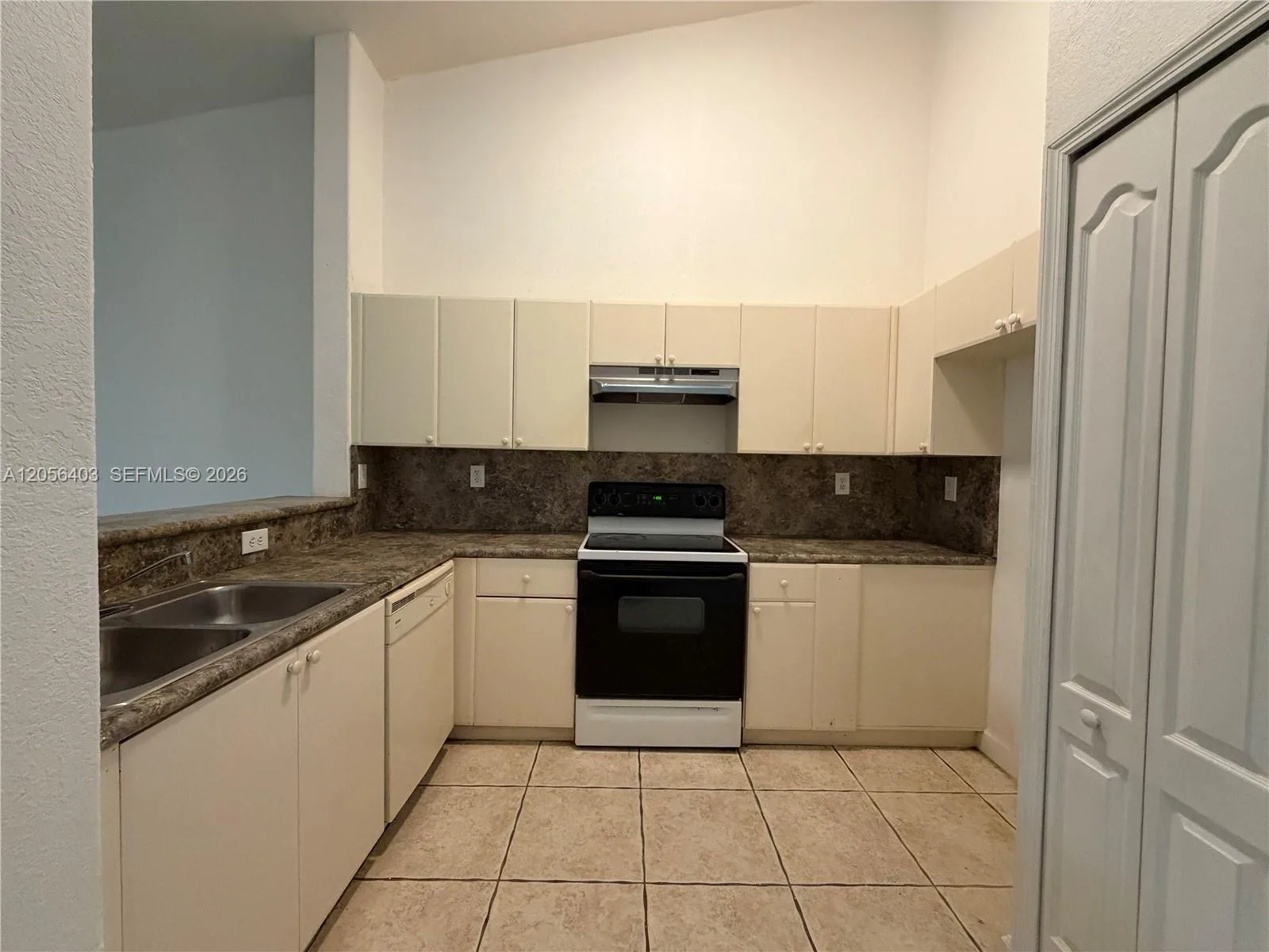 1661 SE 28th St # 204, Homestead, FL 33035