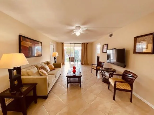 9420 S Hollybrook Lake Drive # 305, Pembroke Pines, FL 33025