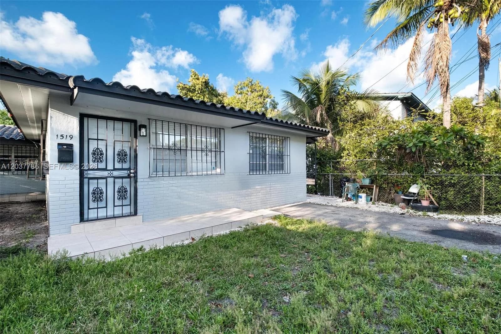 1519 NW 40th St # 1, Miami, FL 33142