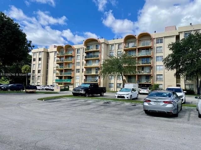 9350 Fontainebleau Blvd # 408, Miami, FL 33172