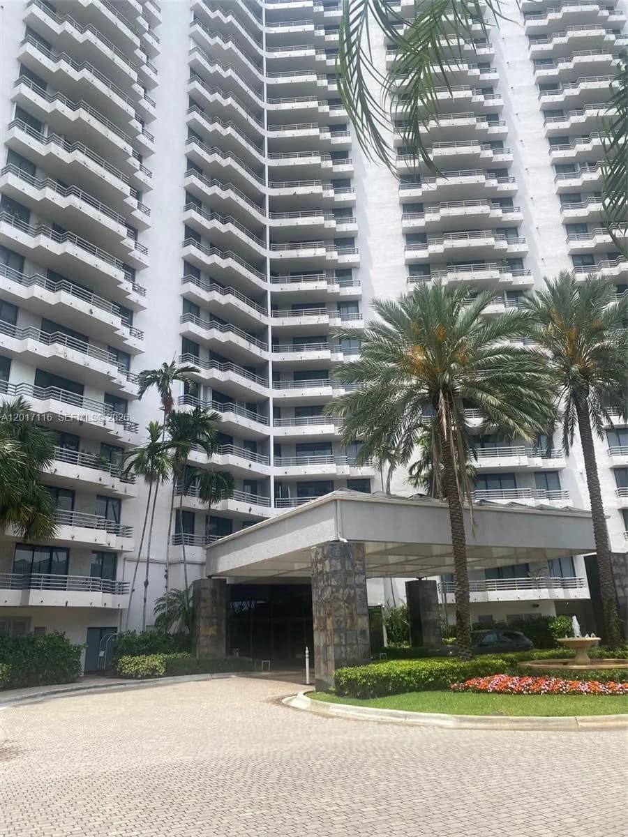 3300 NE 191st St # 1906, Aventura FL 33180