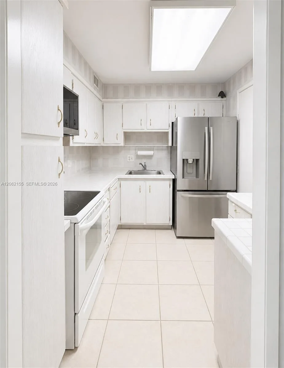 2841 NE 163rd St # 606, North Miami Beach FL 33160