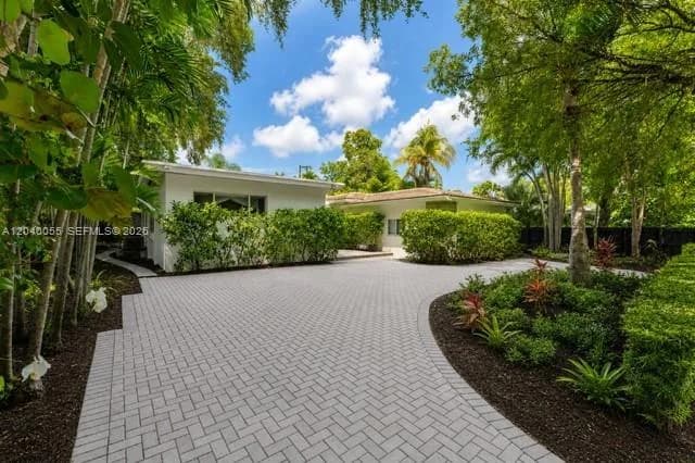 8 Pinta Rd, Miami FL 33133