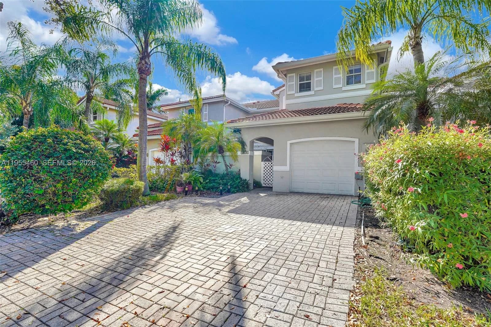 1120 Cliffrose St, Hollywood FL 33019