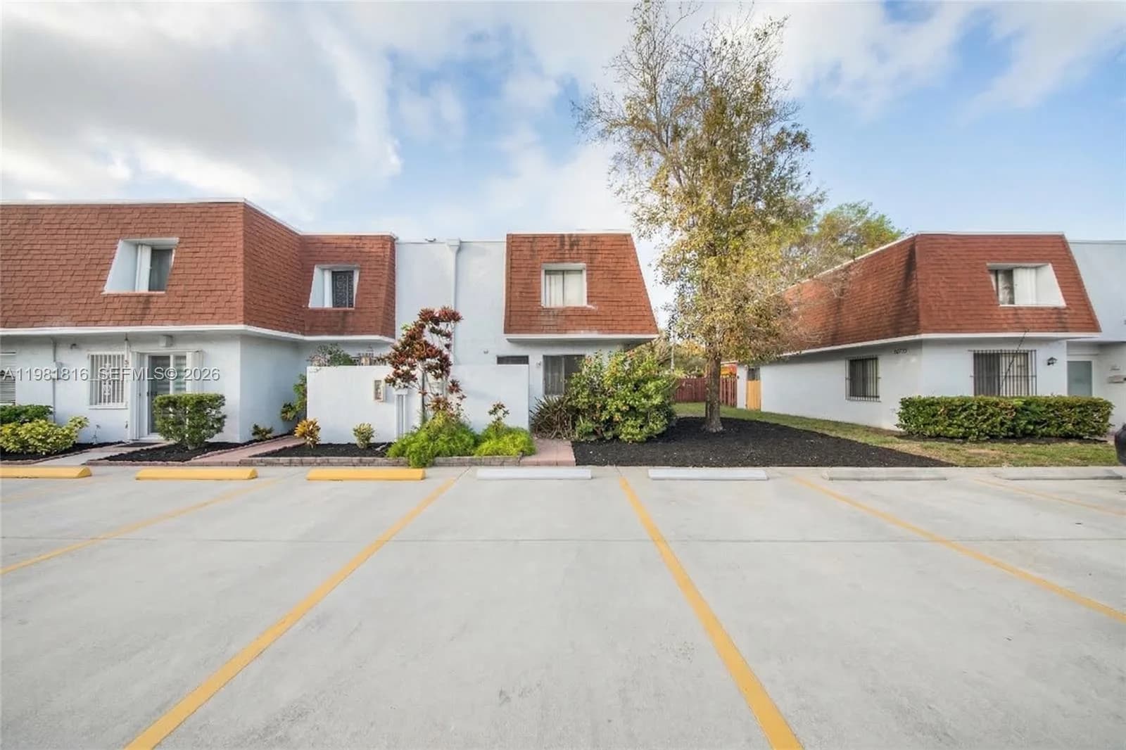 10710 NW 7th St # 11B, Miami, FL 33172
