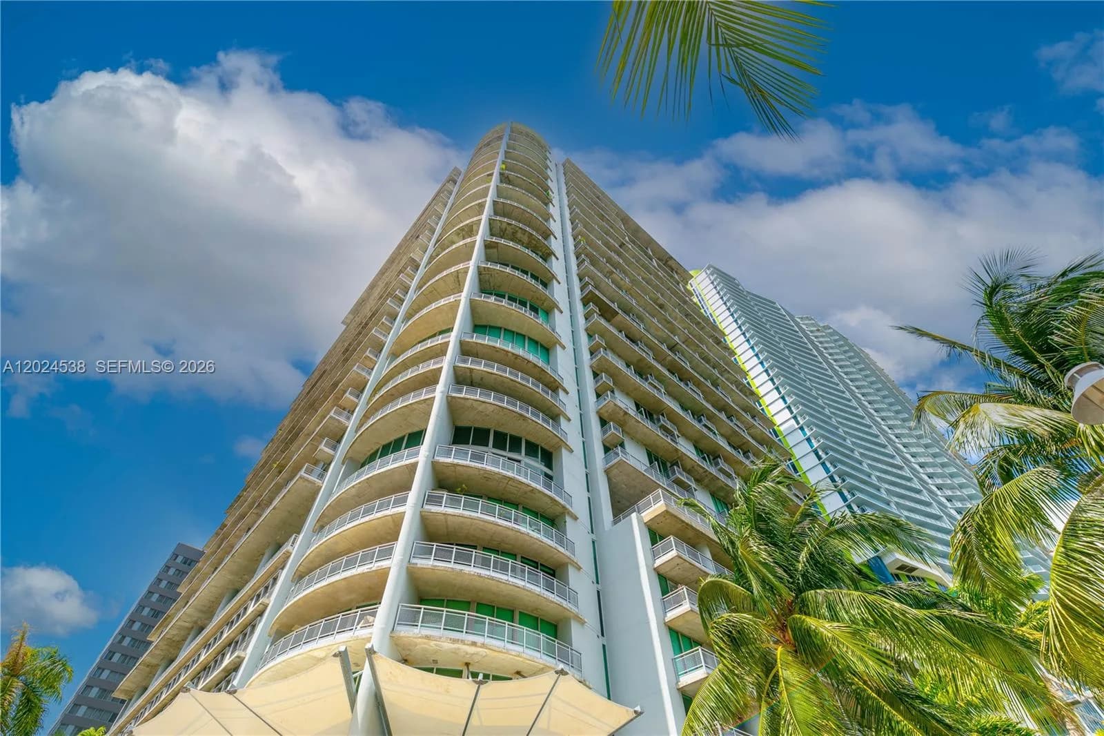 690 SW 1st Ct # PHII17, Miami FL 33130