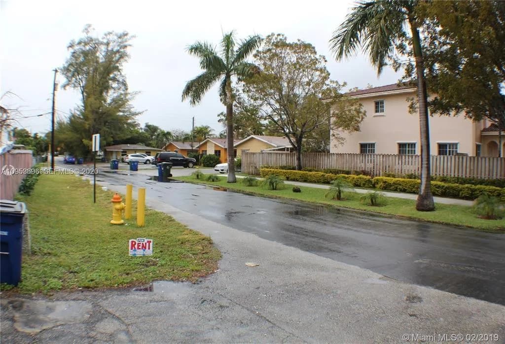 719 SW 7th Street # 2, Hallandale Beach FL 33009