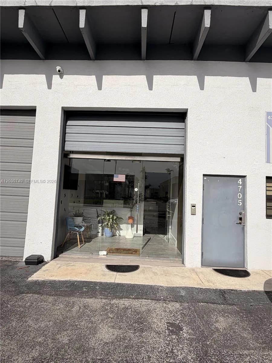 4705 SW 74th Ave, Miami FL 33155