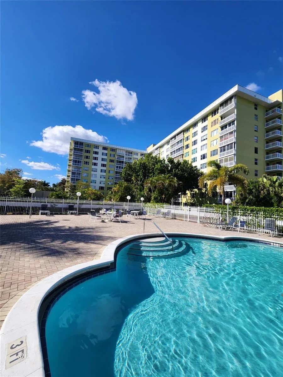 4400 Hillcrest Drive # 404, Hollywood, FL 33021