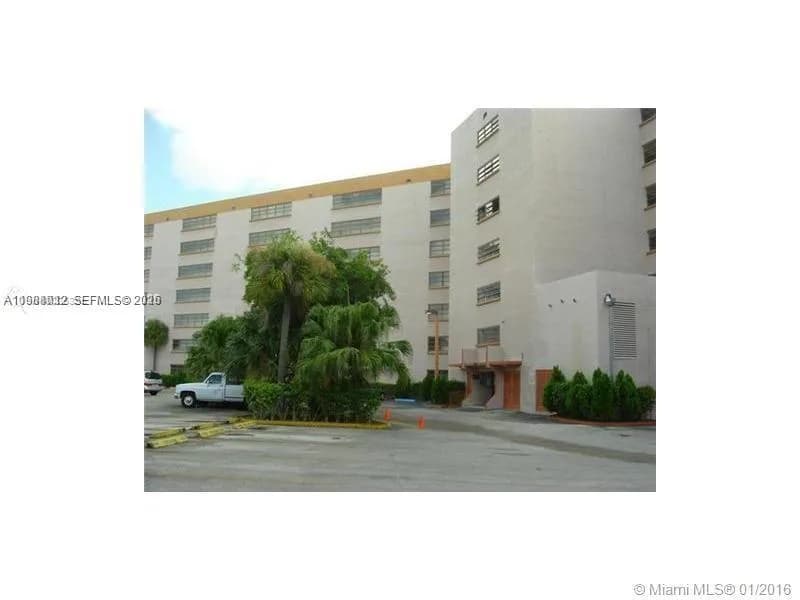9688 Fontainebleau Blvd # 205, Miami, FL 33172