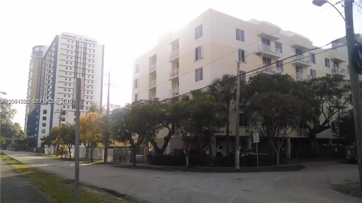 126 SW 17th Rd # 301, Miami, FL 33129