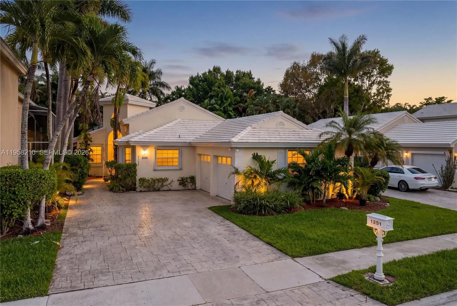 1251 E Wilshire Cir E, Pembroke Pines, FL 33027
