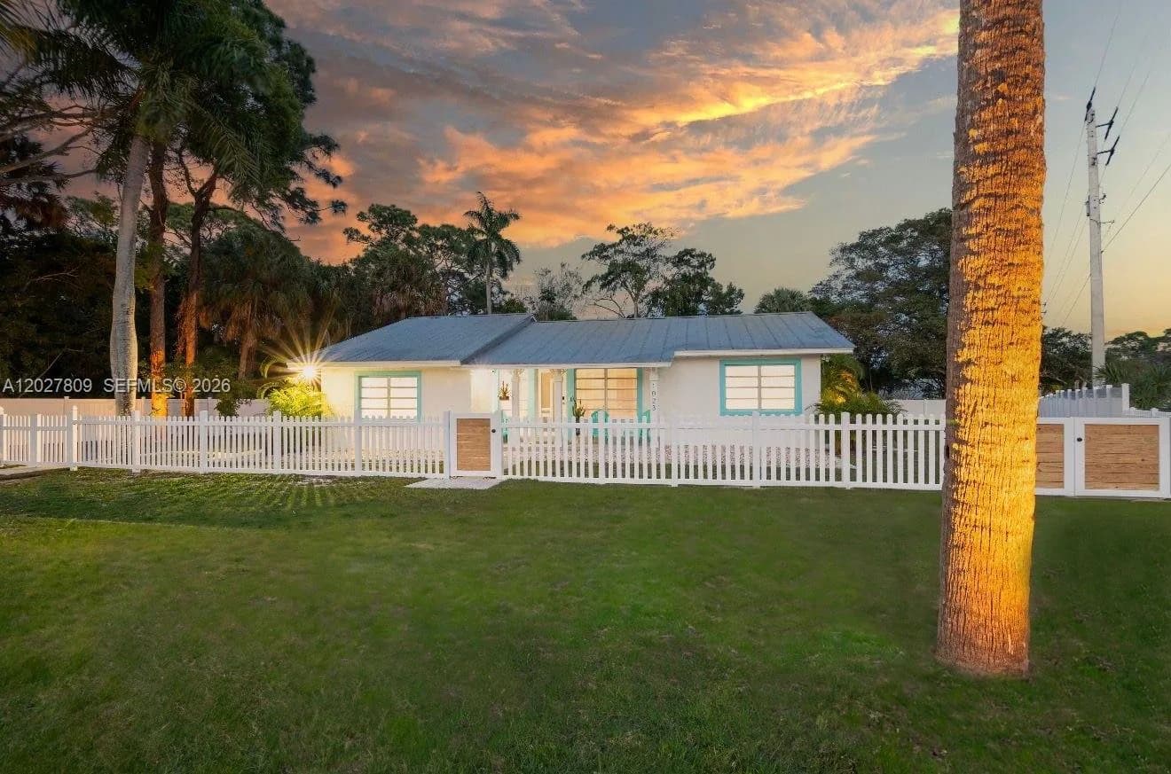 1023 SE 7th St, Stuart FL 34996