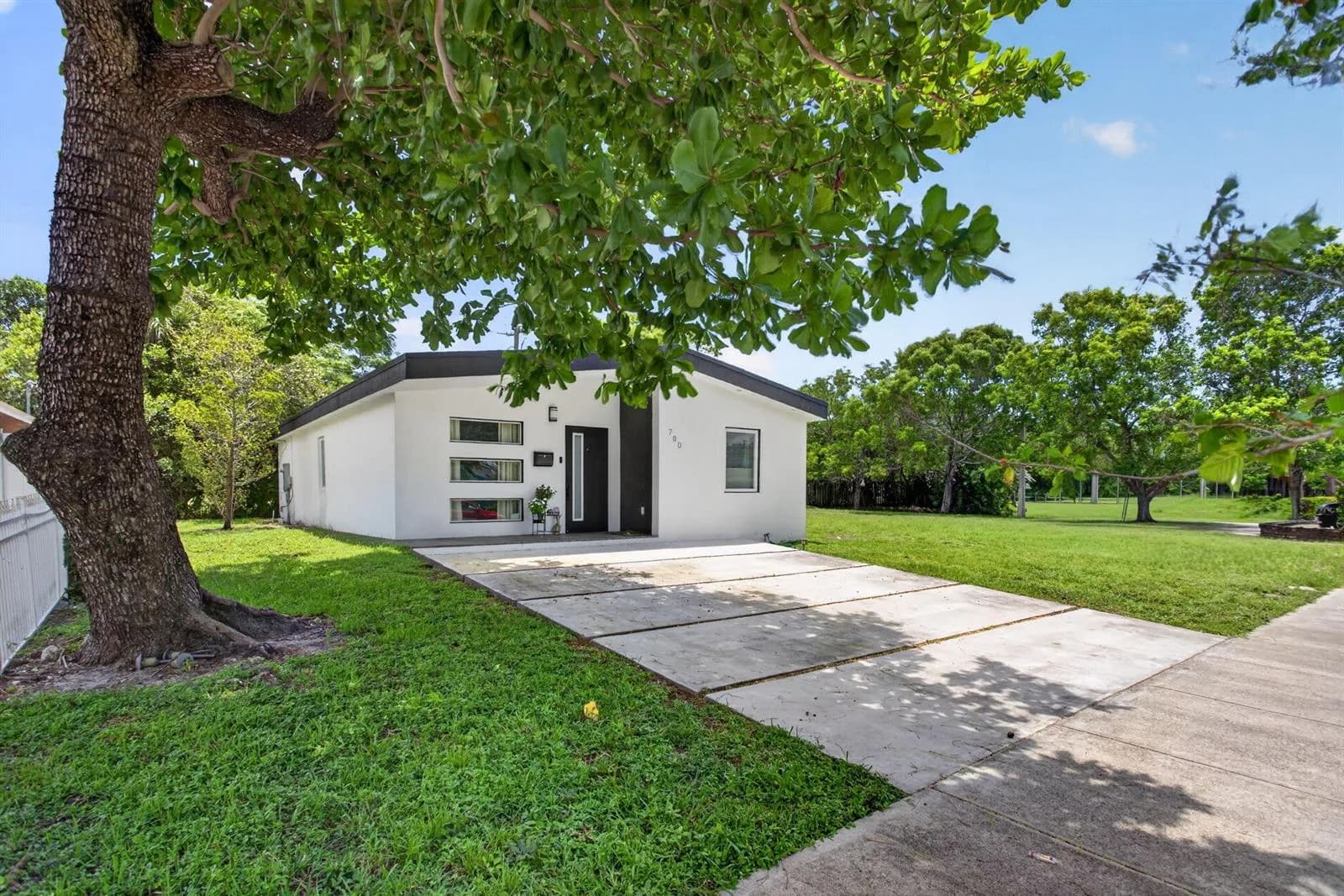 700 NW 17th Terrace, Pompano Beach FL 33069