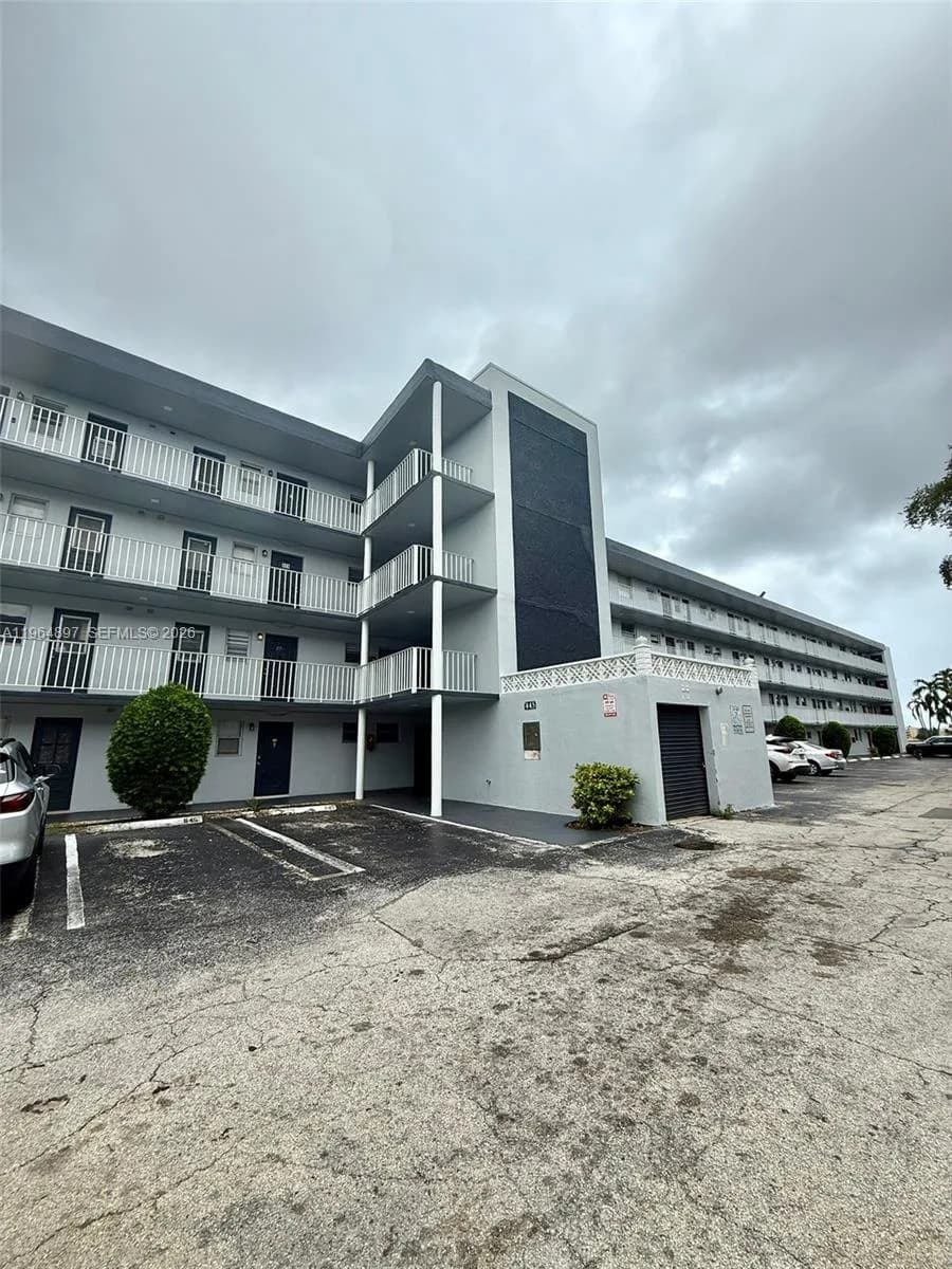 445 NE 195th St # 429, Miami, FL 33179