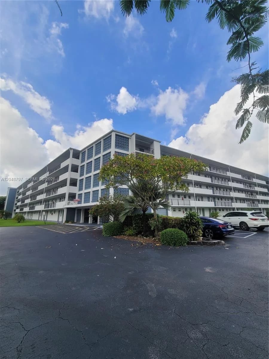 950 Hillcrest Dr # 109, Hollywood, FL 33021