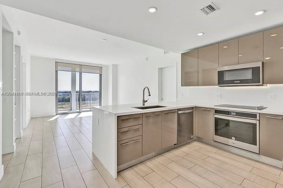2000 S Metropica Way # 907, Sunrise FL 33323