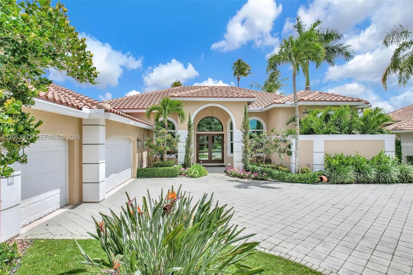 2715 Edgewater Court, Weston FL 33332