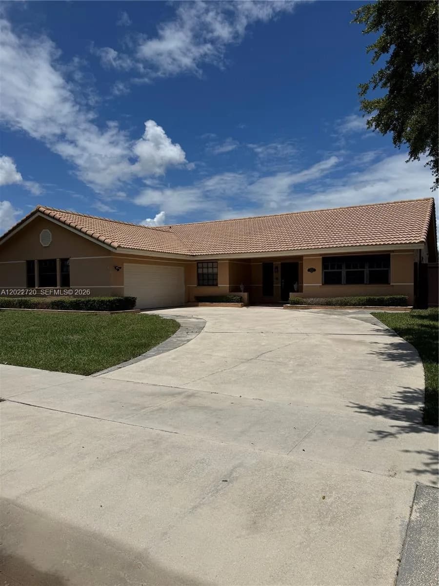 6950 W Wedgewood Ave, Davie FL 33331