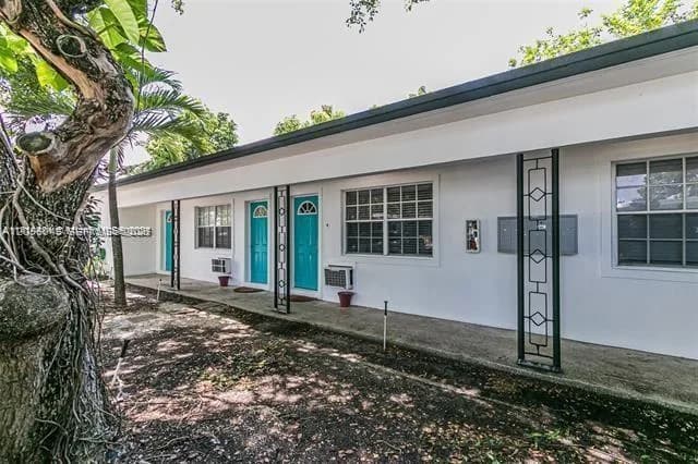 1717 NE 12th St # 5, Fort Lauderdale FL 33304