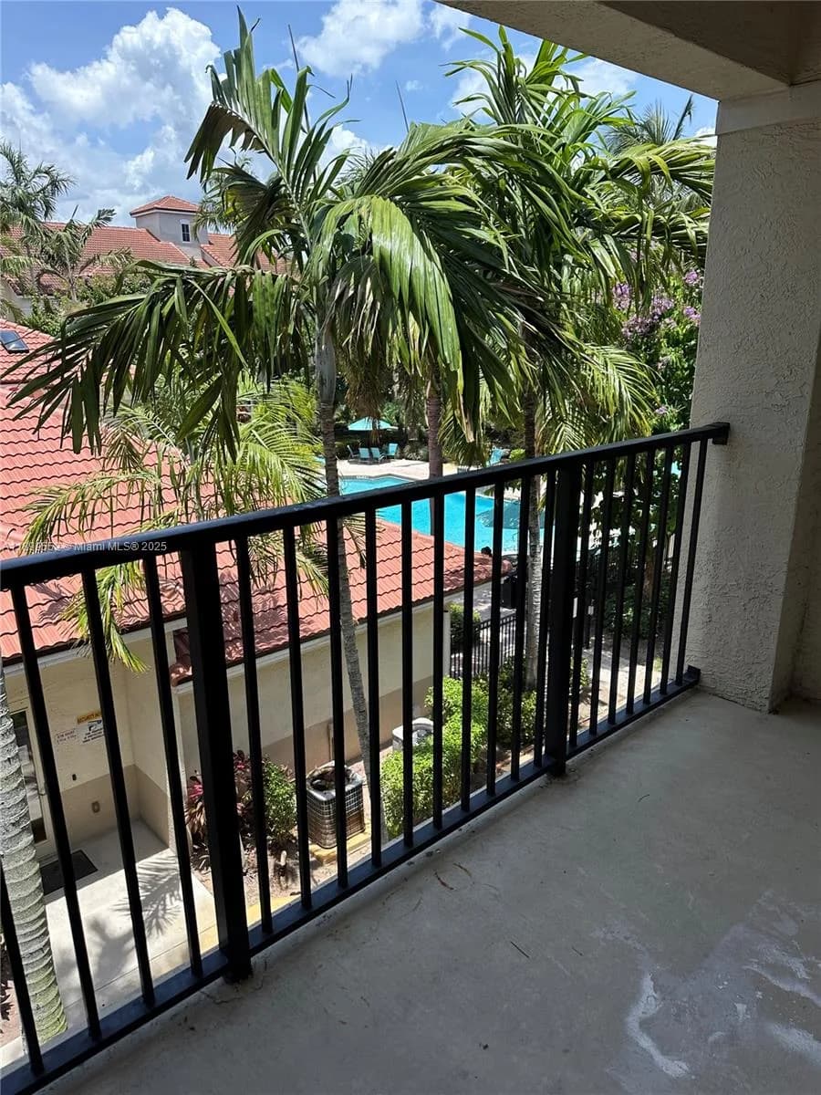5840 W Sample Rd # 306, Coral Springs FL 33067