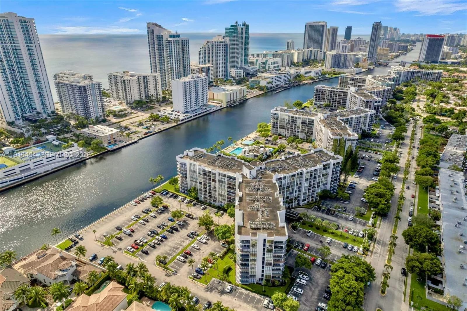 1000 Parkview Dr # 518, Hallandale Beach FL 33009